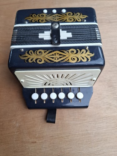 Melodeon vintage childs toy - vintage,